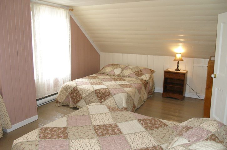 Chambre double de la Maison Ancestrale - Hébergement au Fjord du Saguenay - Ferme 5 Étoiles